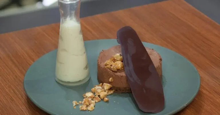 Foto da receita de Torta de chocolate com praliné de castanhas e gelado de bacuri