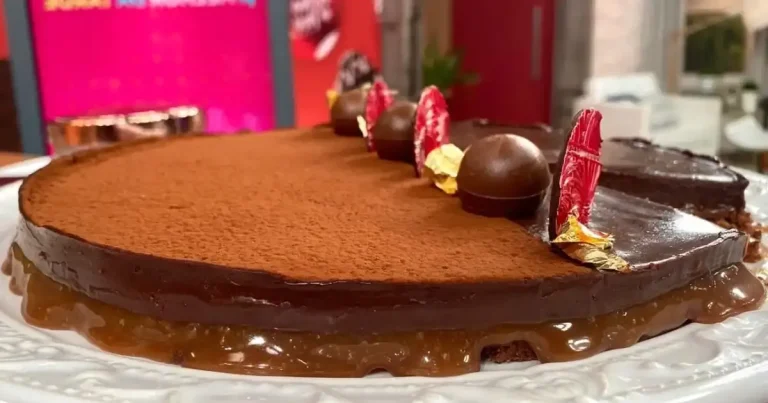 Foto da receita de Torta de chocolate e caramelo toffee