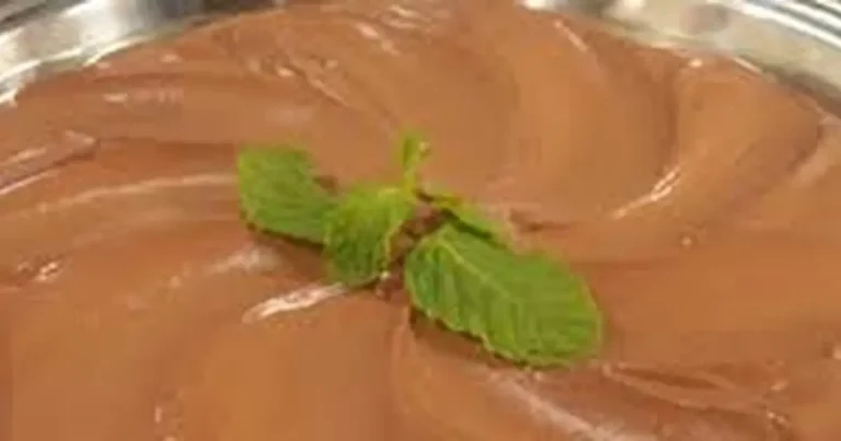 Foto da receita de Torta de chocolate e menta com biscoito