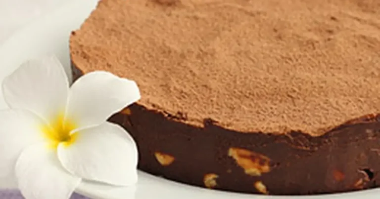 Foto da receita de Torta de ganache com biscoito de leite