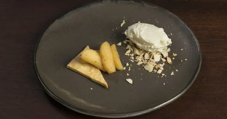 Foto da receita de Torta de Maçã com Especiarias e Sorvete de Conhaque