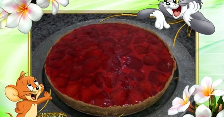 Foto da receita de Torta de morangos espelhada