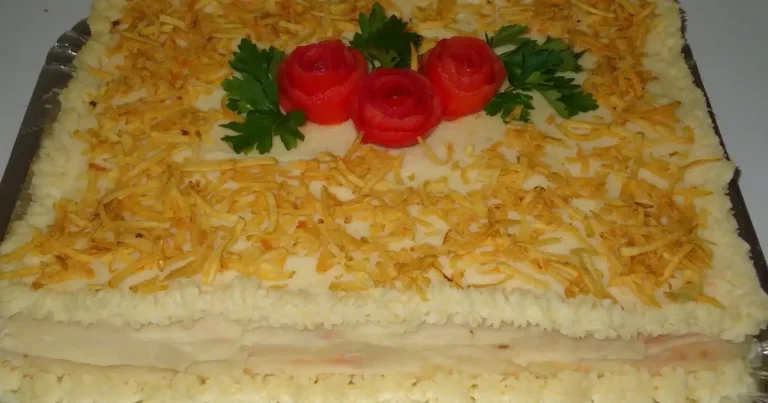 Foto da receita de Torta de pão de forma recheada com frango