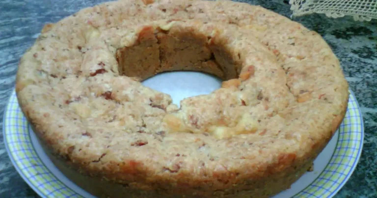 Torta de pão de queijo com calabresa