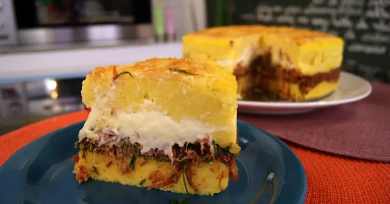 Foto da receita de Torta de Polenta com Carne Seca e Couve