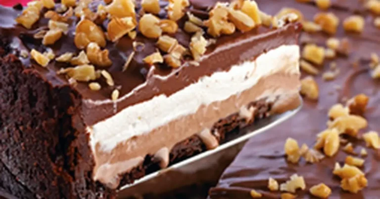 Foto da receita de Torta de sorvete de chocolate com marshmallow