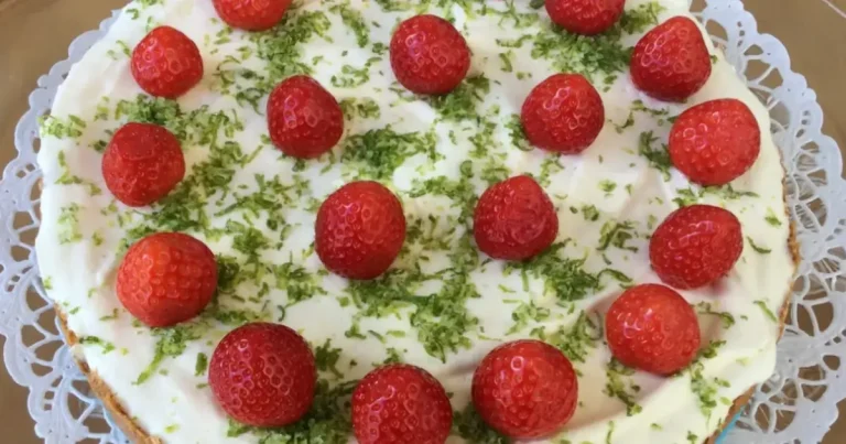 Foto da receita de Torta de Suspiro com Morangos