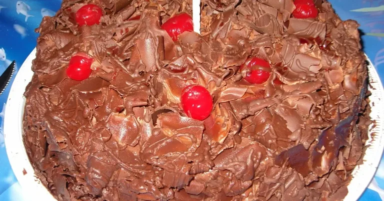 Foto da receita de Torta Gelada de Biscoito Cream Cracker com Chocolate
