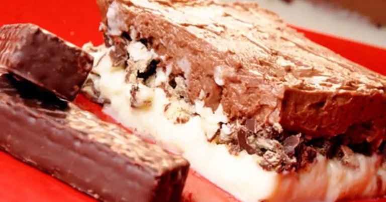 Foto da receita de Torta Gelada de Wafer coberto com Chocolate
