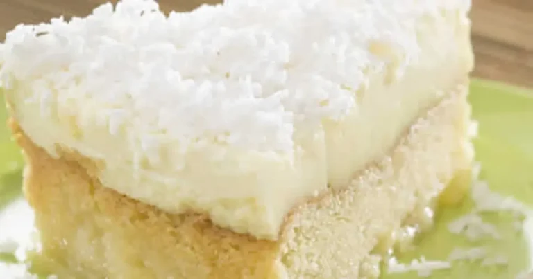 Foto da receita de Torta invertida de abacaxi e coco