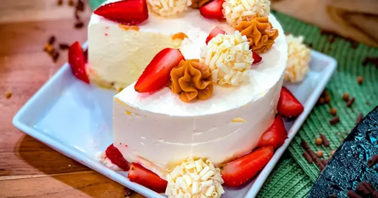 Foto da receita de Torta mousse com cobertura de caramelo salgado