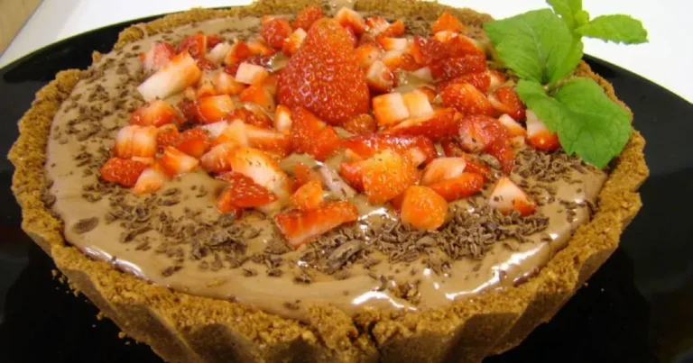 Foto da receita de Torta Mousse de Chocolate com Morangos