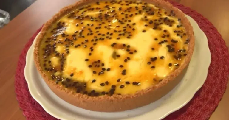 Foto da receita de Torta Mousse de Maracujá com Biscoitos