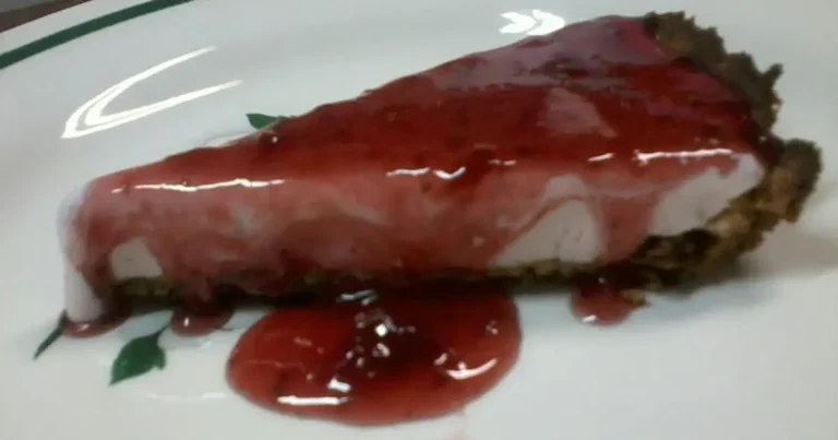 Foto da receita de Torta Mousse Morango Gelada