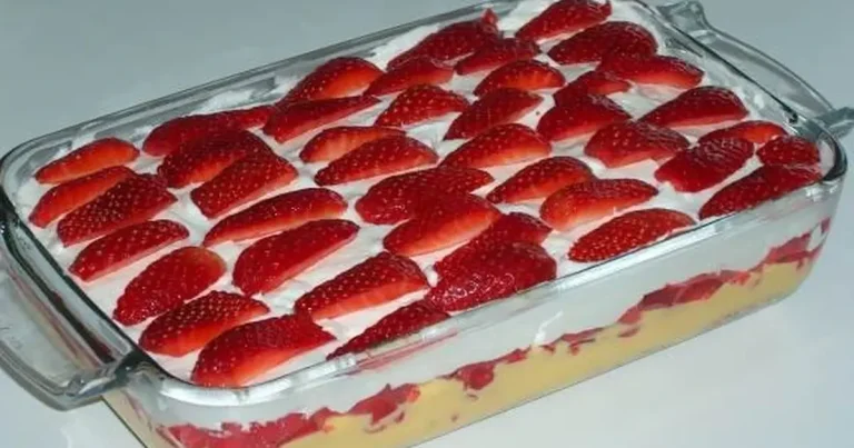 Foto da receita de torta simples de morango