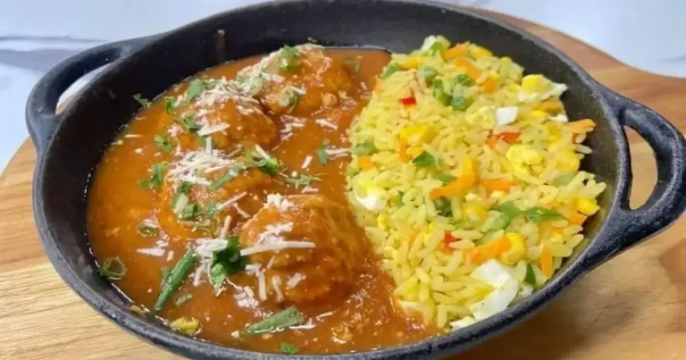 Foto da receita de Almôndegas de pernil ao molho pomodoro com arroz primavera