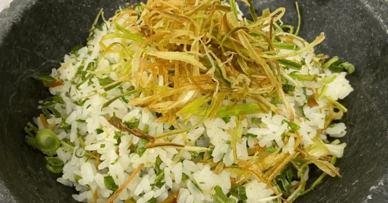 Foto da receita de Arroz com alho poró crocante