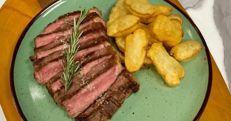 Foto da receita de Bife de chorizo com batata suflê