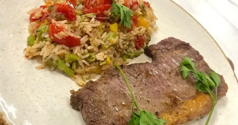 Foto da receita de Bife de chorizo grelhado com arroz confitado