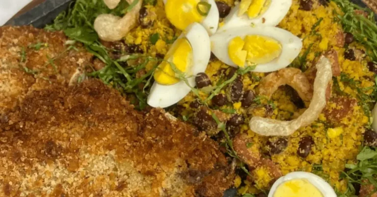 Foto da receita de Bisteca à milanesa com feijão-tropeiro