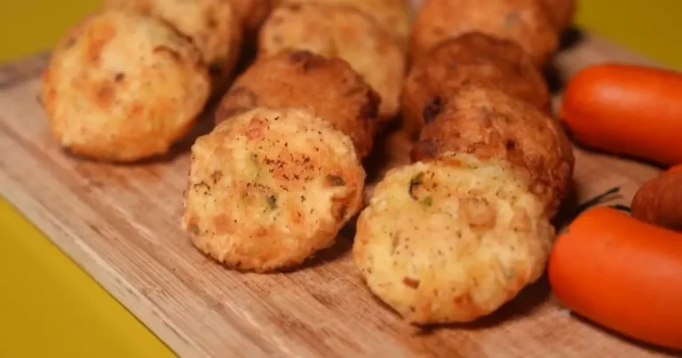 Foto da receita de Bolinho de batata recheado com linguiça