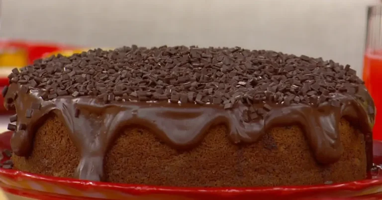 Foto da receita de Bolo de chocolate com calda e ganache