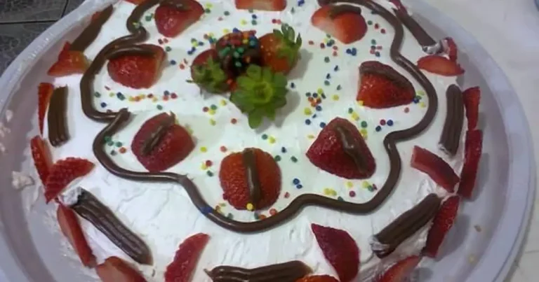 Foto da receita de Bolo de morango ao toque de chocolate