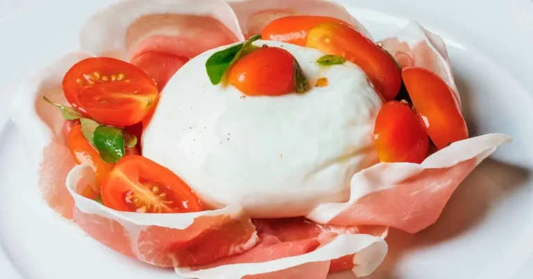 Foto da receita de Burrata com presunto de Parma e tomate-cereja