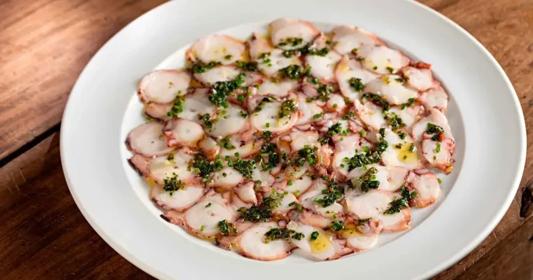 Foto da receita de Carpaccio de polvo ao molho de ervas