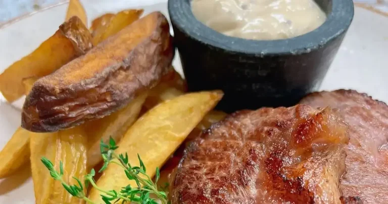 Foto da receita de Contrafilé grelhado com molho de mostarda e batata frita