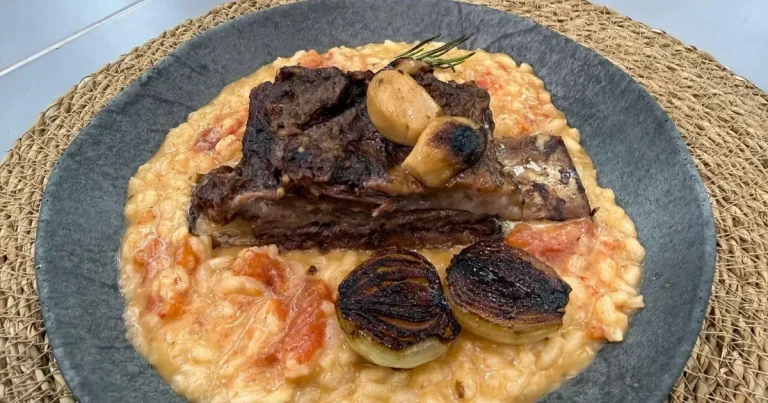 Foto da receita de Costela com risoto de parmesão