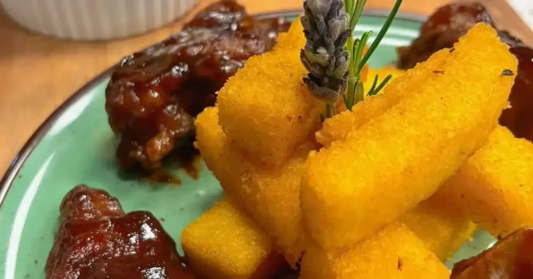 Foto da receita de Costelinha suína com barbecue apimentado de goiabada e polenta frita