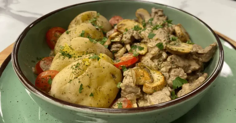 Foto da receita de Estrogonofe de carne com batata ao murro