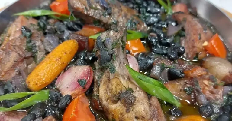 Foto da receita de Feijão preto com frango