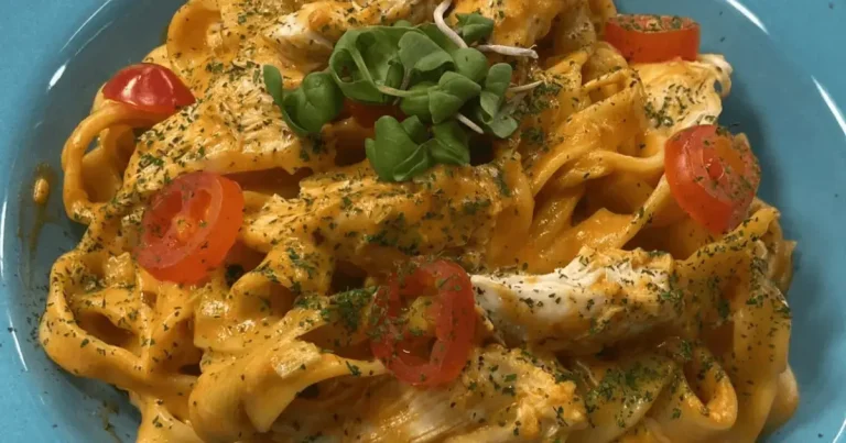 Foto da receita de Fettuccine ao creme de frango com alho-poró