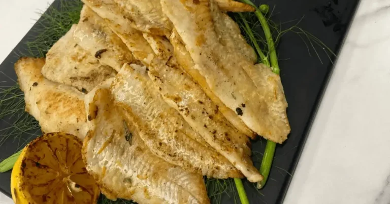 Foto da receita de Filé de peixe grelhado com salada à parisiense