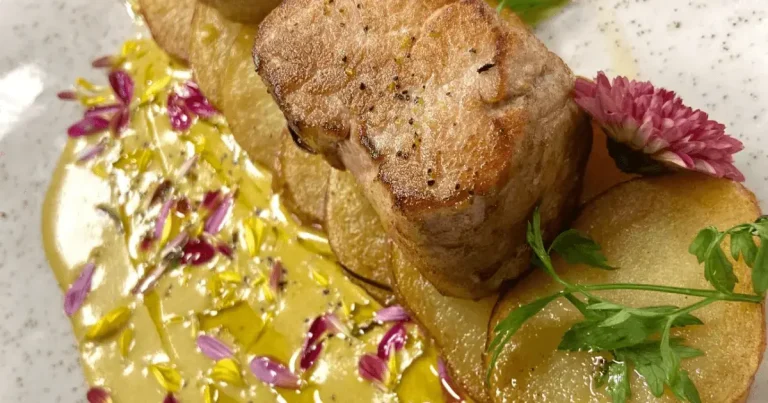 Foto da receita de Filé-mignon suíno com batata dourada