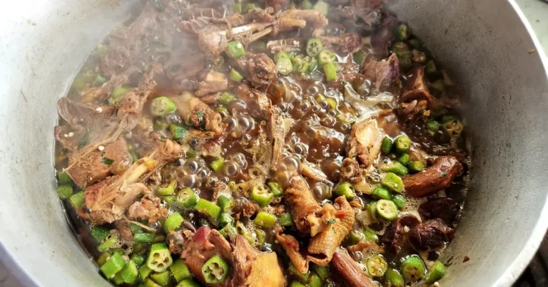 Foto da receita de Frango com quiabo e angu de milho-verde