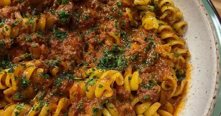 Foto da receita de Fusilli com ragu de linguiça
