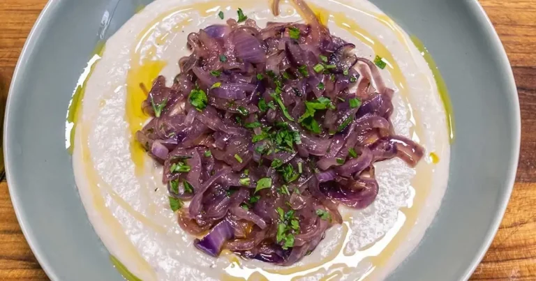 Foto da receita de Hommus de feijão-branco com cebola caramelizada
