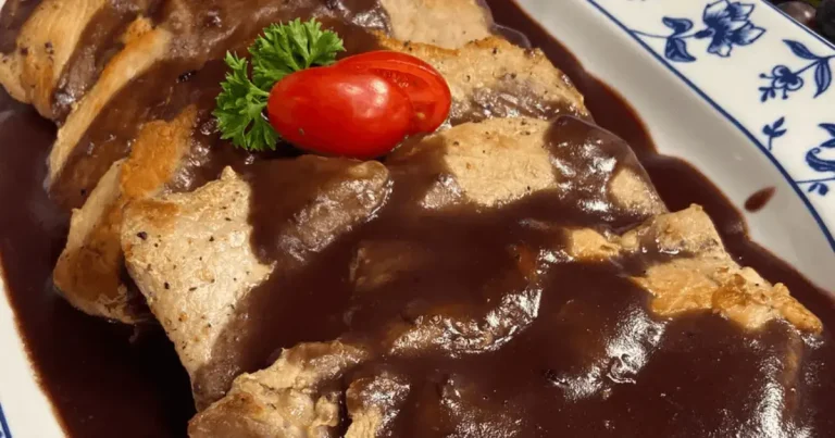 Foto da receita de Lombo suíno ao vinho do porto com farofa de arroz