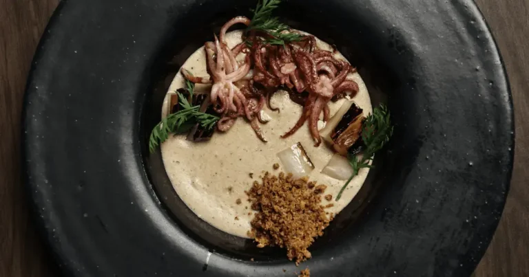 Foto da receita de Lula com velouté de castanha-do-pará e farofa de semente de abóbora