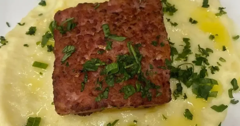 Foto da receita de Manta de linguiça recheada e purê de batata