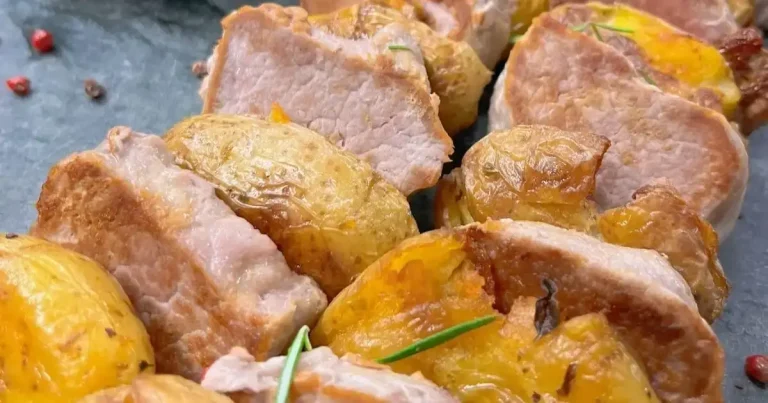 Foto da receita de Medalhão de mignon suíno com batata bolinha e molho frio de cebola