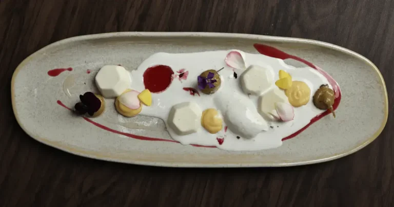 Foto da receita de Panacota de mel com sorvete de flor de laranjeira