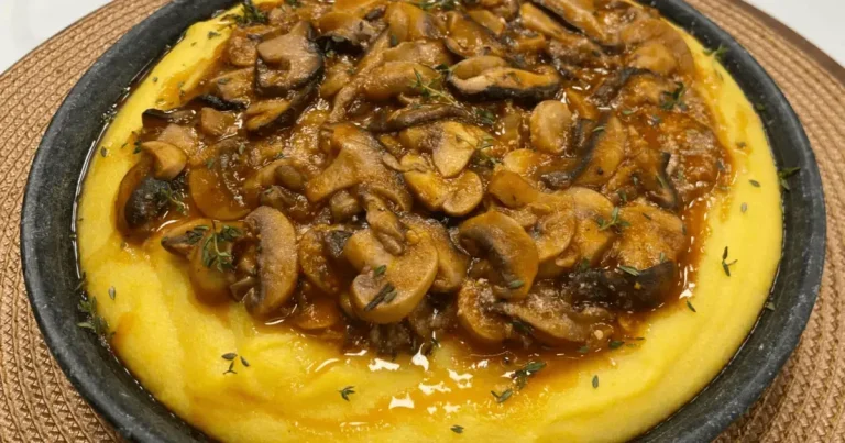 Foto da receita de Polenta com molho de cogumelos