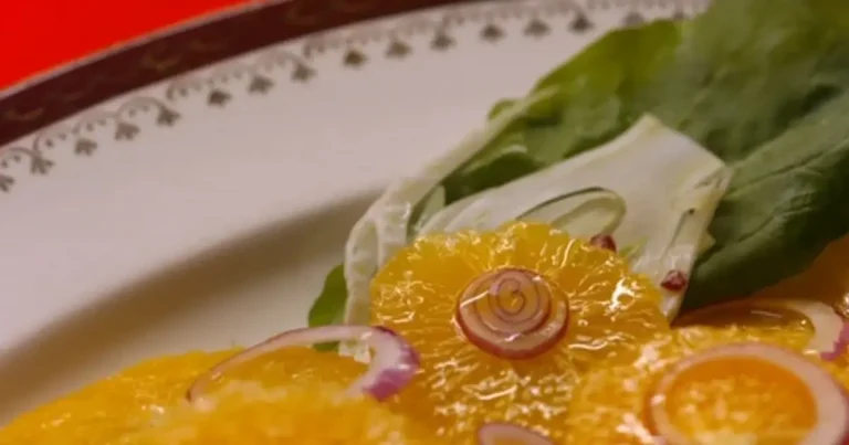 Foto da receita de Salada de laranja, cebola-roxa e rúcula