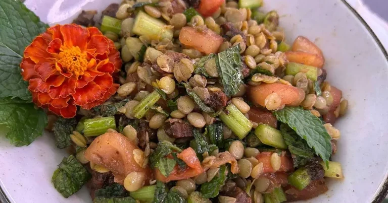 Foto da receita de Salada de lentilha com frango crocante