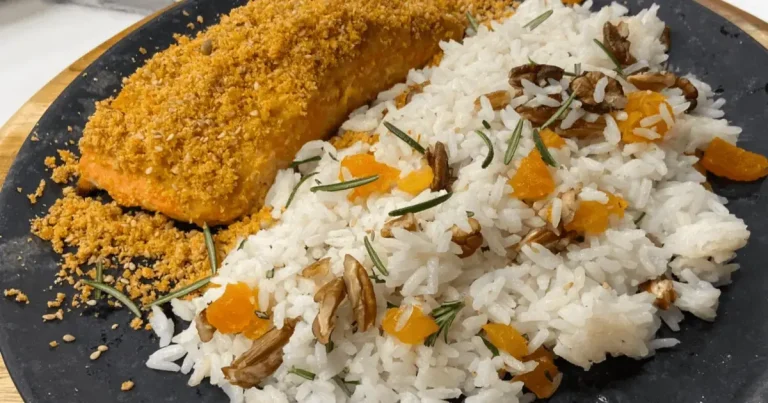 Foto da receita de Salmão com farofa crocante e arroz com nozes