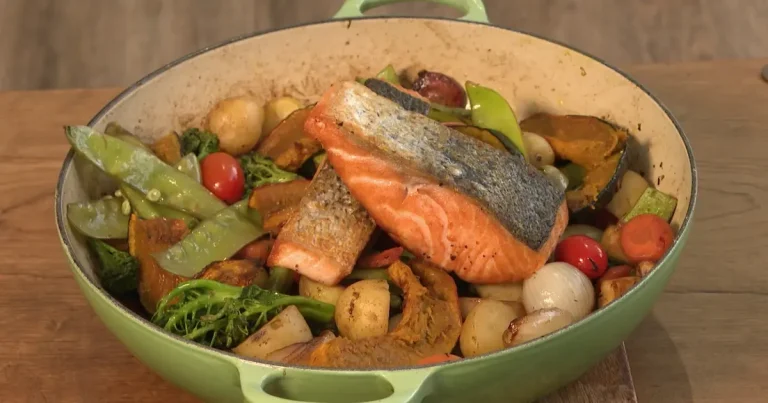 Foto da receita de Salmão grelhado com legumes salteados